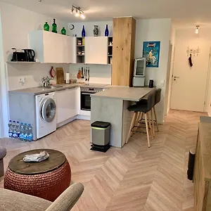 123fewo Apartment
